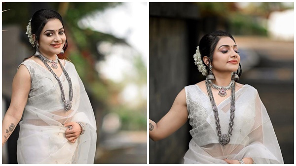 റിമിയെ കാണാൻ എത്തിയവർ