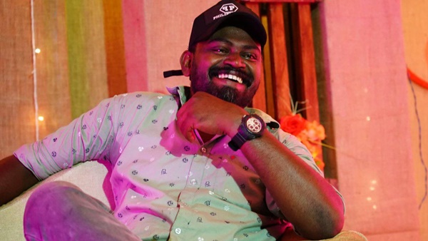  ഇതാണോ പവിത്രമായ ഫ്രണ്ട്‌സ്ഷിപ്പ്?