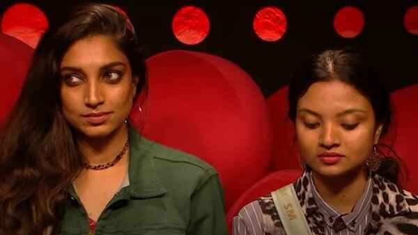 എല്ലാവരും ഒറ്റപ്പെടുത്തുന്നു