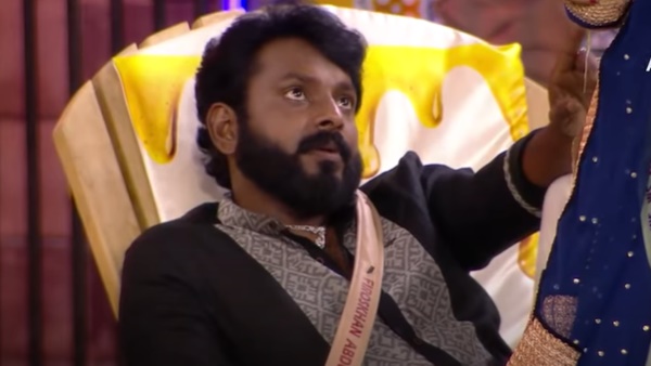 അവിടെ പൊളിഞ്ഞു