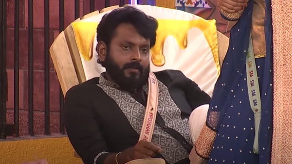 നല്ലോണം പാട് പെടുന്നുണ്ട്