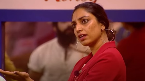 ഗെയിം കളിക്കാന്‍ നോക്കുന്നു