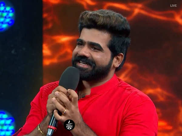 ആലോചിക്കുന്നണ്ടാവും ഞാന്‍ എന്താ ഇത്ര