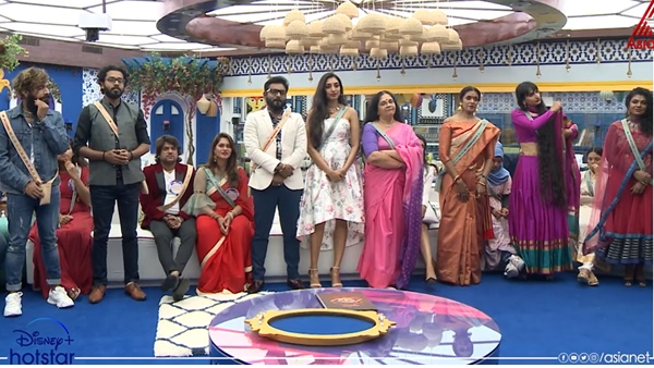 പിന്തുണച്ച്  ആരാധകർ