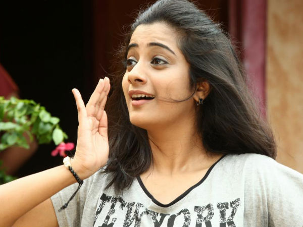 ട്രാഫിക്കിലൂടെ