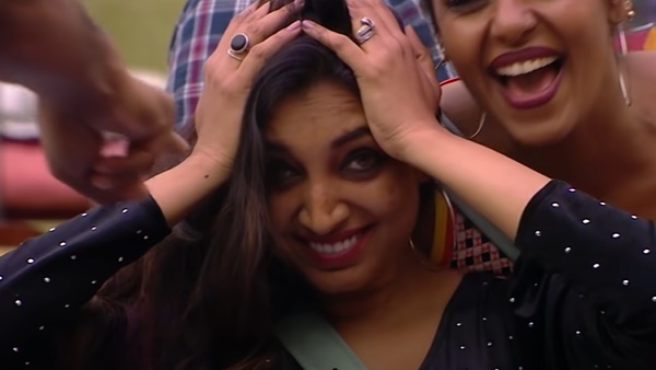 ചിരിച്ചു കൊണ്ട് പറഞ്ഞിട്ട് പോകും