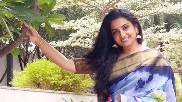 ബാലതാരമായി