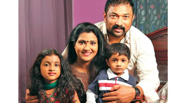  വാണി വിശ്വനാഥിനെ ചേര്‍ത്ത് പിടിച്ച് ബാബുരാജ്