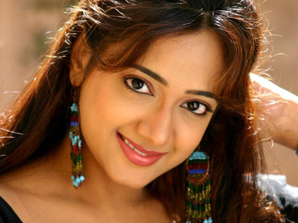 അദ്ദേഹം കുഞ്ഞിക്കൂനനായുളള