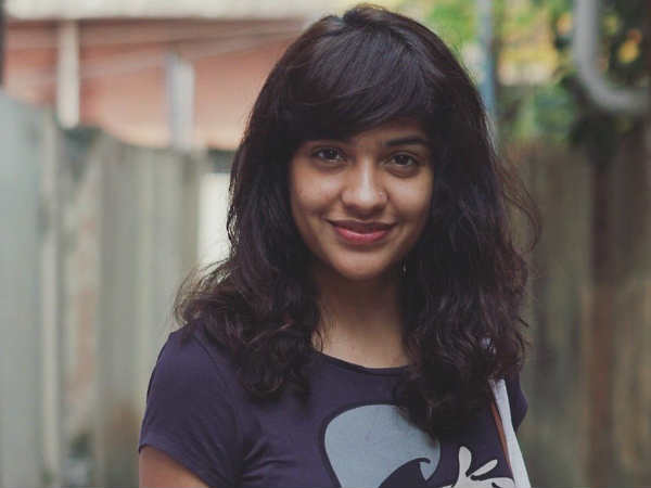 നിലപാടിന് കയ്യടി