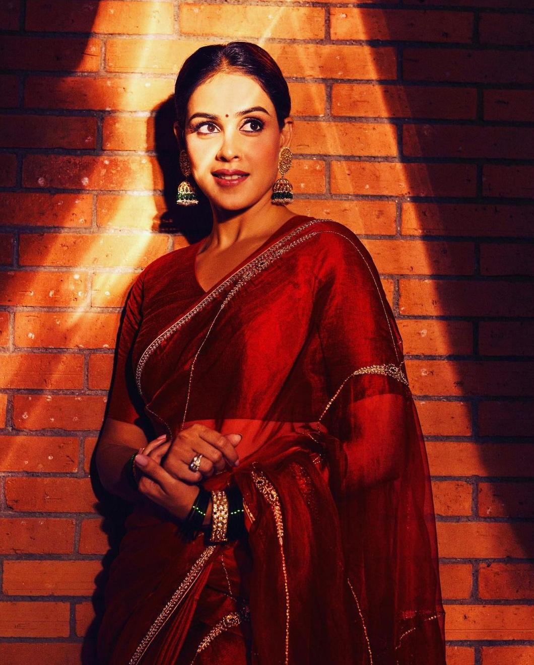 actress genelia, Genelia Dsouza, Genelia Deshmukh, Genelia photos, Genelia hot pics, സാരിയിൽ തിളങ്ങി ജെനീലിയ, ജെനീലിയ ഡിസൂസ, ജെനീലിയ, ജെനീലിയ ദേശ്മുഖ്