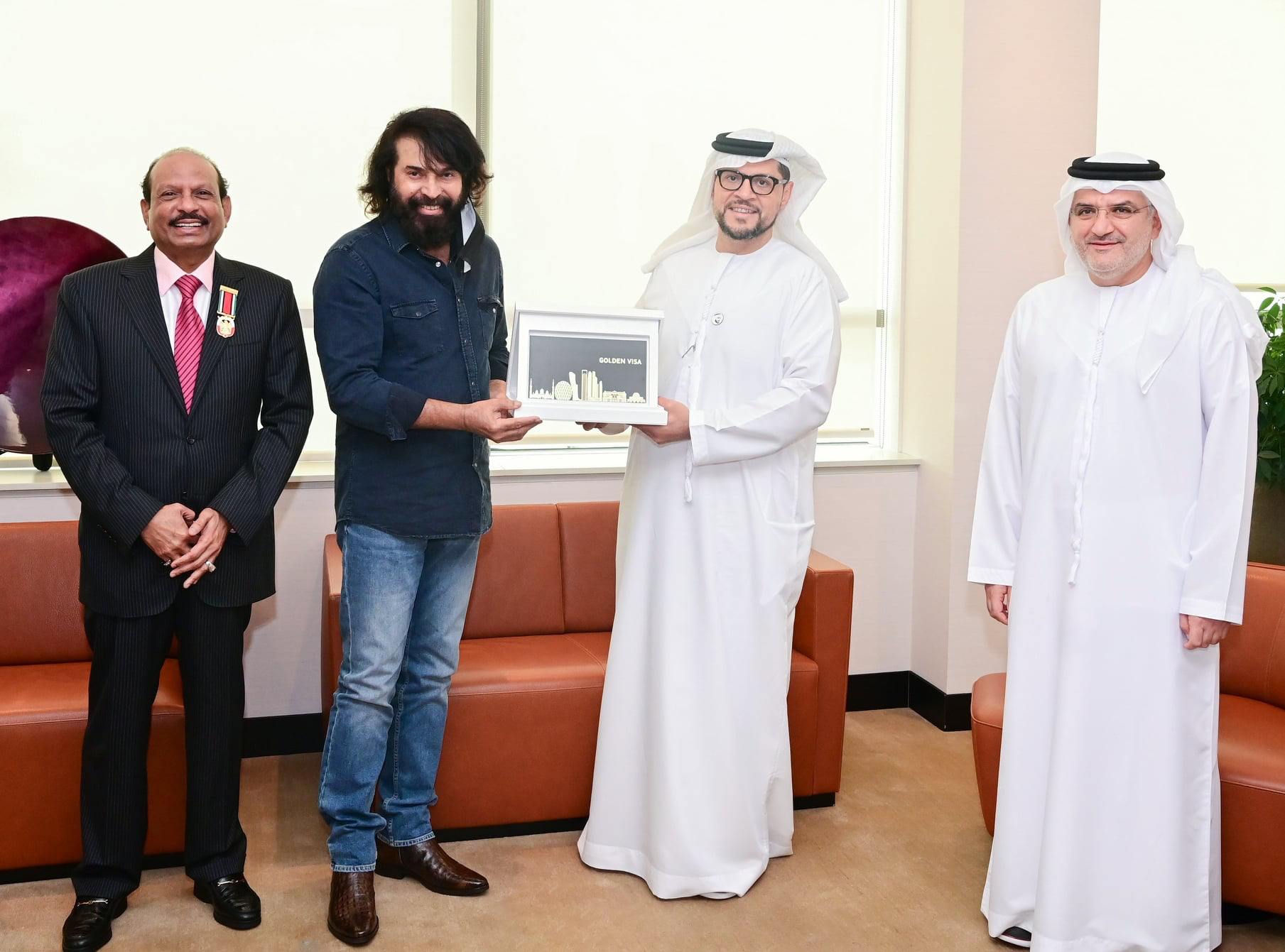 santhosh pandit, santhosh pandit news, santhosh pandit films, santhosh pandit golden visa, santhosh pandit trolls, സന്തോഷ് പണ്ഡിറ്റ് വാർത്തകൾ, സന്തോഷ് പണ്ഡിറ്റ് സിനിമകൾ, സന്തോഷ് പണ്ഡിറ്റ് ​ഗോൾഡൻ വിസ