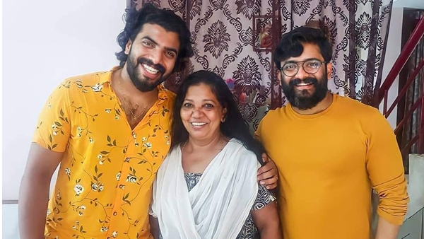 ലൈവിൽ വന്ന് വിശേഷങ്ങൾ പറഞ്ഞ് അനൂപും മണിക്കുട്ടനും