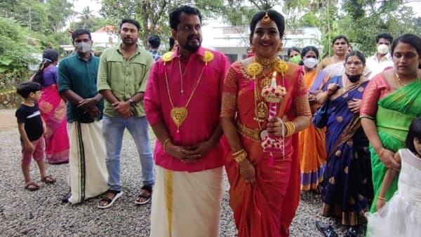 വീട്ടുകാരുടെ എതിർപ്പ്