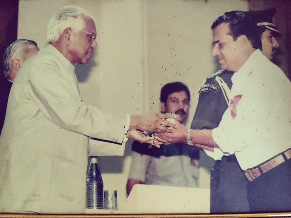 കമന്റുകളുമായി എത്തിയിരിക്കുന്നത്