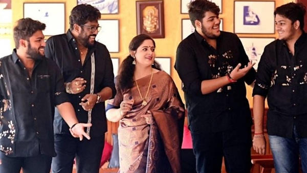 താരകുടുംബത്തിൻ്റെ വൈറൽ ഫോട്ടോയ്ക്ക് പിന്നിൽ