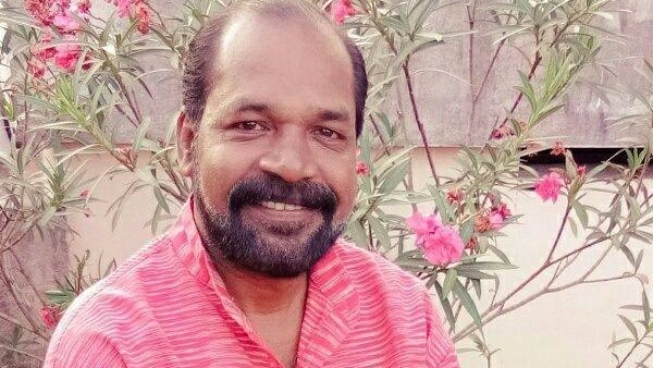 സുഖമായിട്ട് ജീവിക്കുന്നു