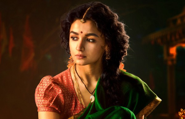 ഇരുപത് കോടിയ്ക്ക് മുകളിൽ പ്രതിഫലമെത്തിച്ച് ആലിയ 