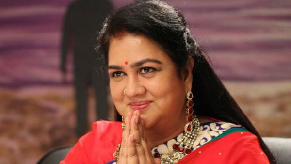 ചിലര് മാറി നില്ക്കുന്നു