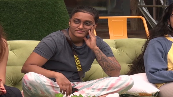 പിറകെ നടന്ന് വഴക്ക് കൂടുന്നു