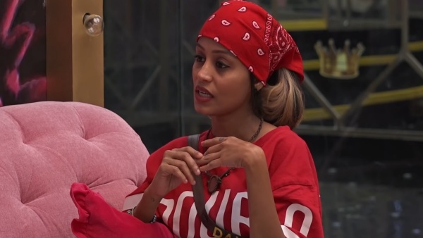 പ്രശ്നങ്ങൾ ഒത്തുതീർപ്പാക്കി കെട്ടിപിടിച്ചു