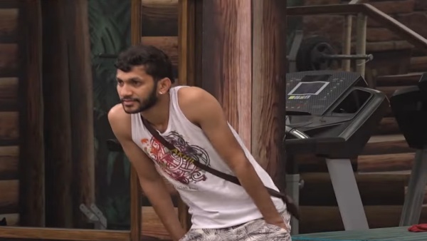 ഡോക്ടർ സെൽഫ് ​ഗോളടിക്കുന്നു