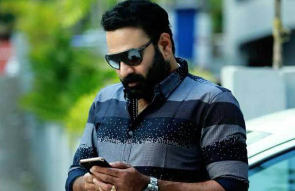 സുരേഷ് ഗോപിയെ പ്രശംസിച്ച് നടൻ ടിനി ടോം