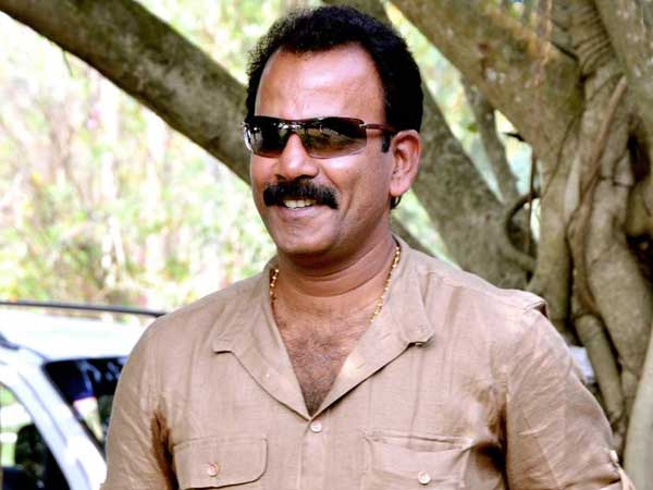 ഹോട്ടലിൽ വെയിറ്ററായി 