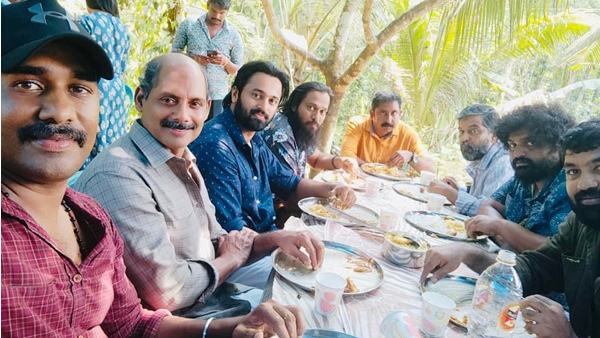 നാളികേരത്തിന് മുകളില് പതിഞ്ഞ കര്പ്പൂരത്തിന് ഞാന് ദീപം തെളിച്ചു