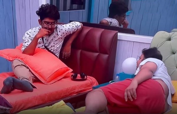 വിനയ് റിയാസിനോട് അയാളുടെ ലൈംഗിക താല്പര്യത്തെപ്പറ്റി ചോദിച്ചു