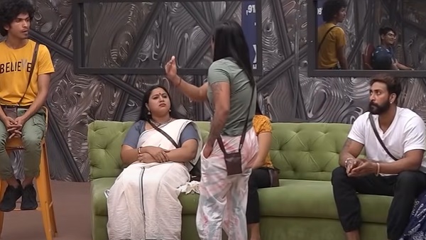 വിരല്‍ ചൂണ്ടി സംസാരിക്കരുത്