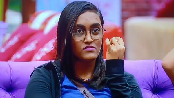 ലക്ഷ്മിപ്രിയ തൊഴുത്ത് പോലെ