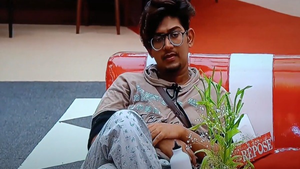 കരഞ്ഞ് നിലവിളിച്ച് റിയാസ്