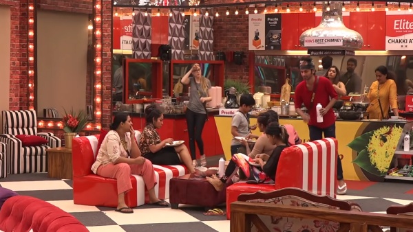 സഹമത്സരാർഥികളുടെ നിരീക്ഷണം