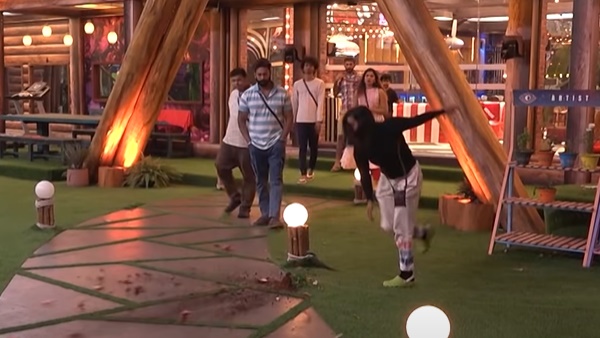 ഇവിടെ നില്‍ക്കാന്‍ യോഗ്യയല്ല