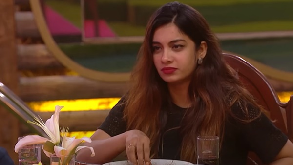 പേരിന്റെ കൂടെ ഭര്‍ത്താവിന്റെ പേര്