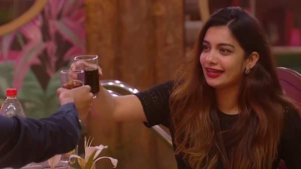 വ്യക്തമായും സ്‌ട്രോങ്ങ് ആയും നോ 