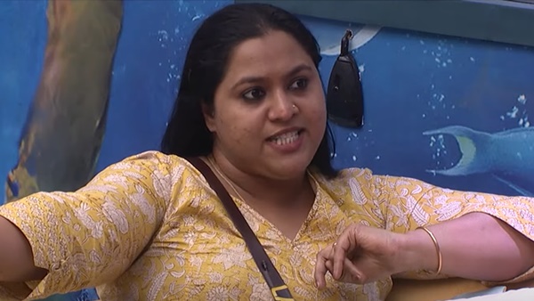 ബ്ലെസ്ലിയെ ഞരമ്പൻ ആക്കി