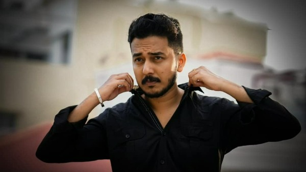 കലാകാരനാണ്