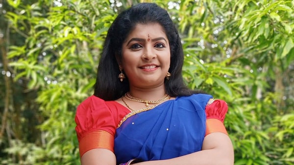 രാത്രി പന്ത്രണ്ട് മണിയ്ക്കാണ് ആദ്യമായി ഭർത്താവ് വിളിക്കുന്നത്