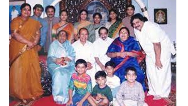 പിതാവിന്റെ പാതയിലൂടെ അഭിനയ രംഗത്തേക്ക് വന്ന പ്രഭു ഇപ്പോഴും അഭിനയത്തില് സജീവമാണ്