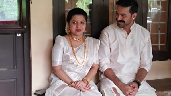  ഒപ്പിട്ടതിന് ശേഷം ഇവിടെ വച്ച് തന്നെ റെയ്ജന്‍ ശില്‍പയുടെ കഴുത്തില്‍ താലിക്കെട്ടി