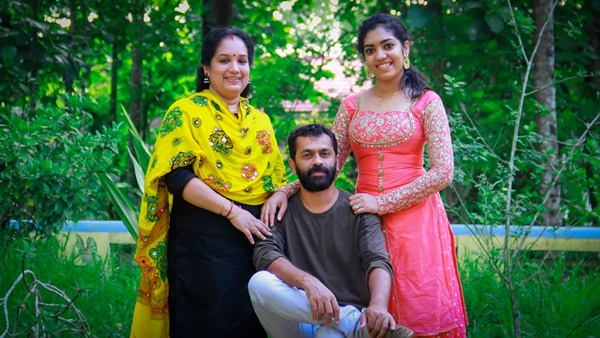 ഒളിച്ചോടി