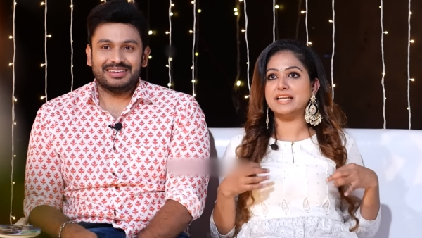 ബെർമുഡയിട്ട് മണ്ഡപത്തിലെത്തി