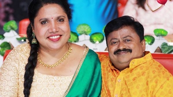 ഭാര്യ സൂസന് ഒപ്പമാണ് ജോബി പങ്കെടുക്കുന്നത്