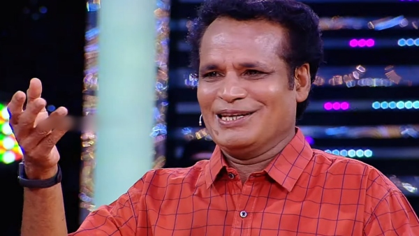 മനപൂർവം ബലം പിടിച്ച് ഇരിക്കുന്നു