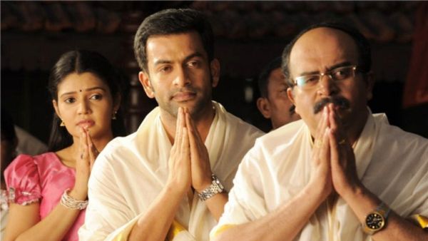 തിരക്കഥകൃത്ത് എസ് എൻ സ്വാമിയും തമ്മിലുള്ള ഈഗോ പ്രശ്‌നം കാരണം