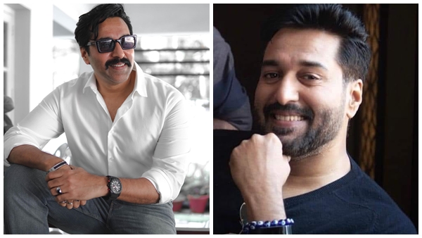 ഞാനും ശോഭനയും ബാക്കിലിരുന്ന് എന്തോ തമാശ പറഞ്ഞ് ചിരിച്ചു