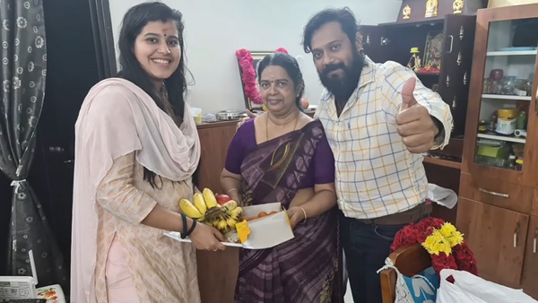 ഏഴാം ക്ലാസില്‍ പഠിപ്പിച്ച അധ്യാപകനെ കാണാന്‍ സാധിച്ചതിന്റെ സന്തോഷവും എലിസബത്ത് പങ്കുവെച്ചു