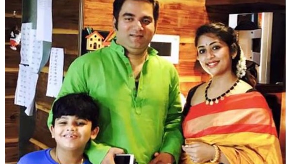 കാര്യങ്ങൾ കുറച്ച് പുറത്ത് നിന്ന് കാണേണ്ടതുണ്ട്. പക്ഷെ എനിക്ക് പറ്റുന്നില്ല